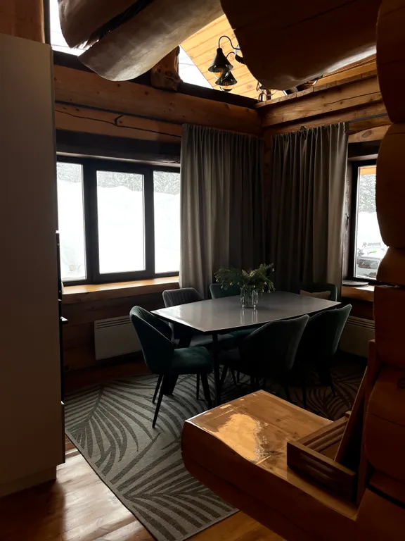 Шикарный дом из бревна