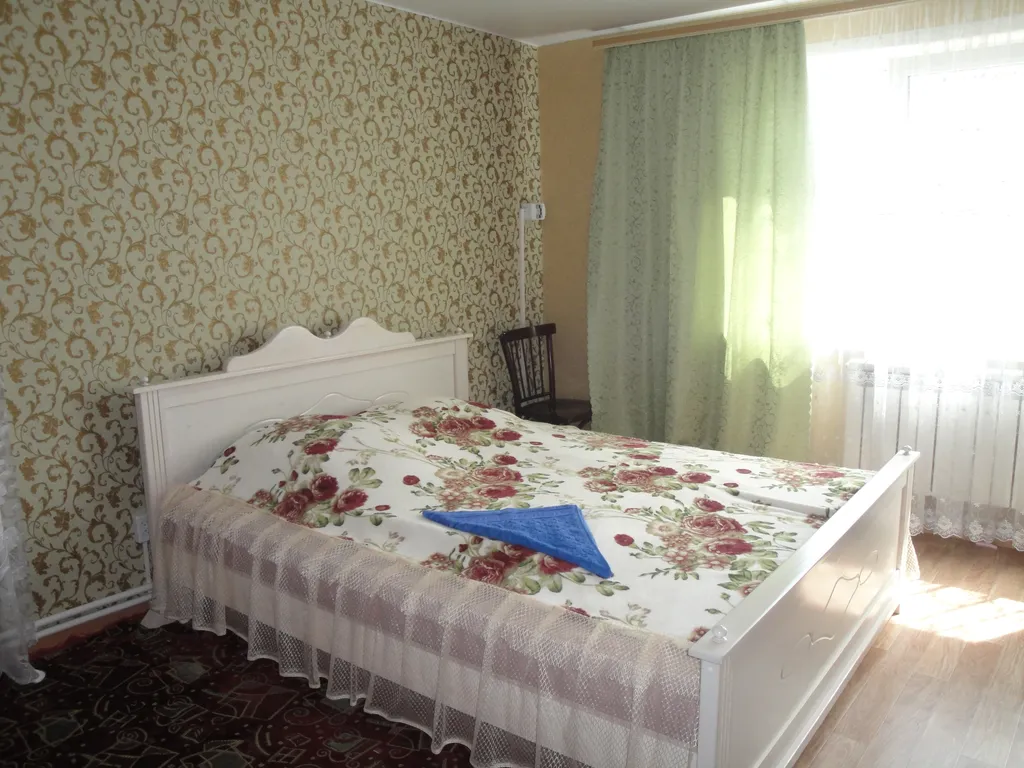 Трёхкомнатная квартира с видом на монастыри