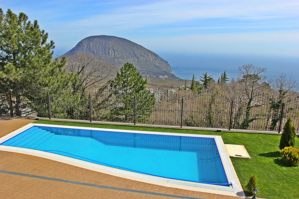 Дом с панорамным видом на море и гору Аю-Даг