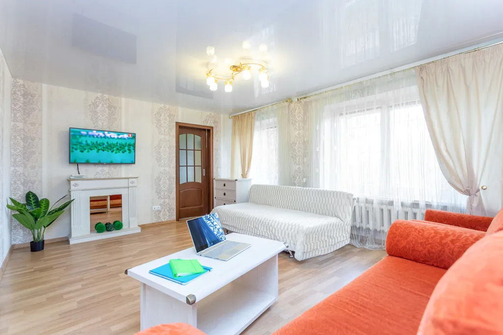 Просторная 3-х комнатная квартира возле станции метро Молодежная — аренда посуточно в Минск