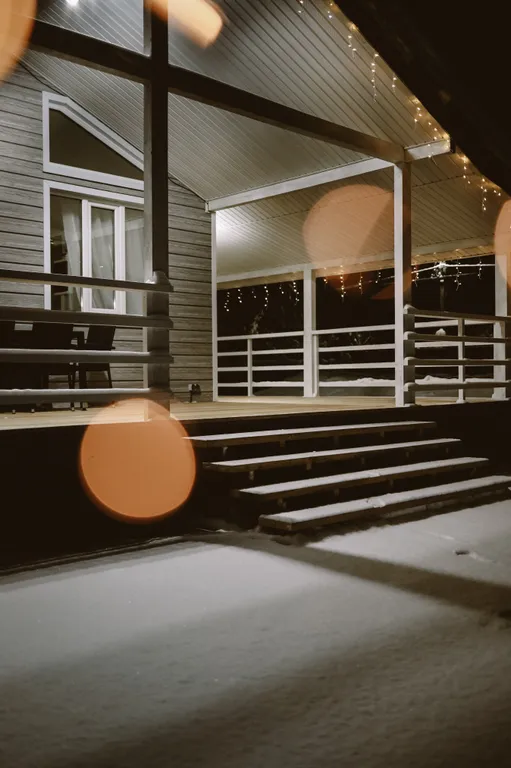 Дом в окружении леса