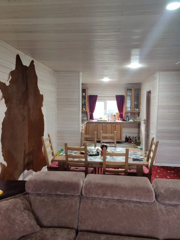 Домик у озера