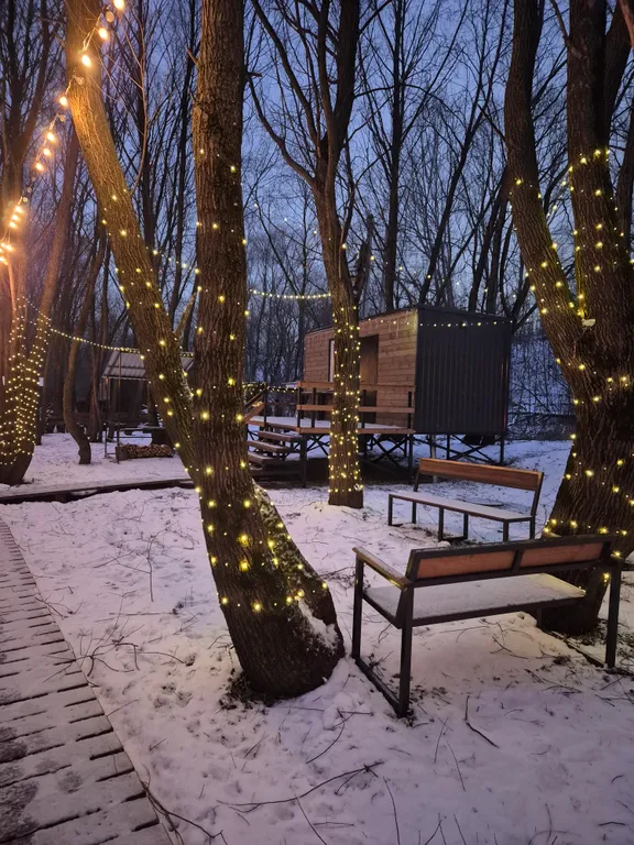 Уютный домик на берегу реки