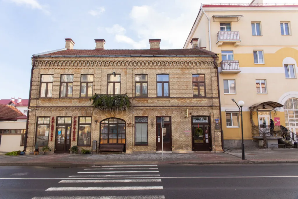 Студия Wood на булыжной мостовой от Mascaron Apartments