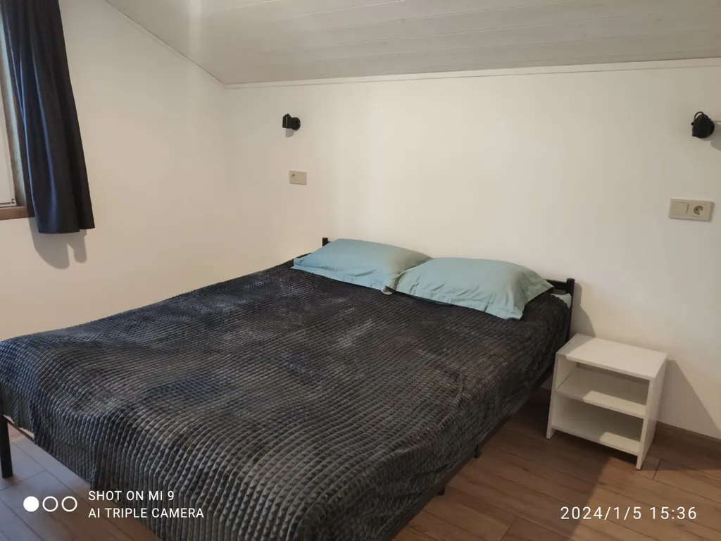 Стильный дом с лесной территорией, недалеко пруд с пляжем