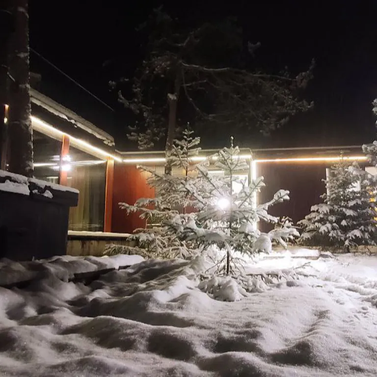 Домик в Соснах с баней и горячими ваннами Cube с баней