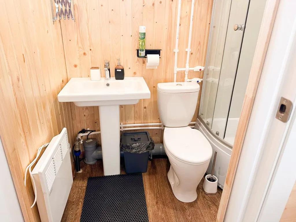 Домик на двоих с панорамным окном и видом на Белое море