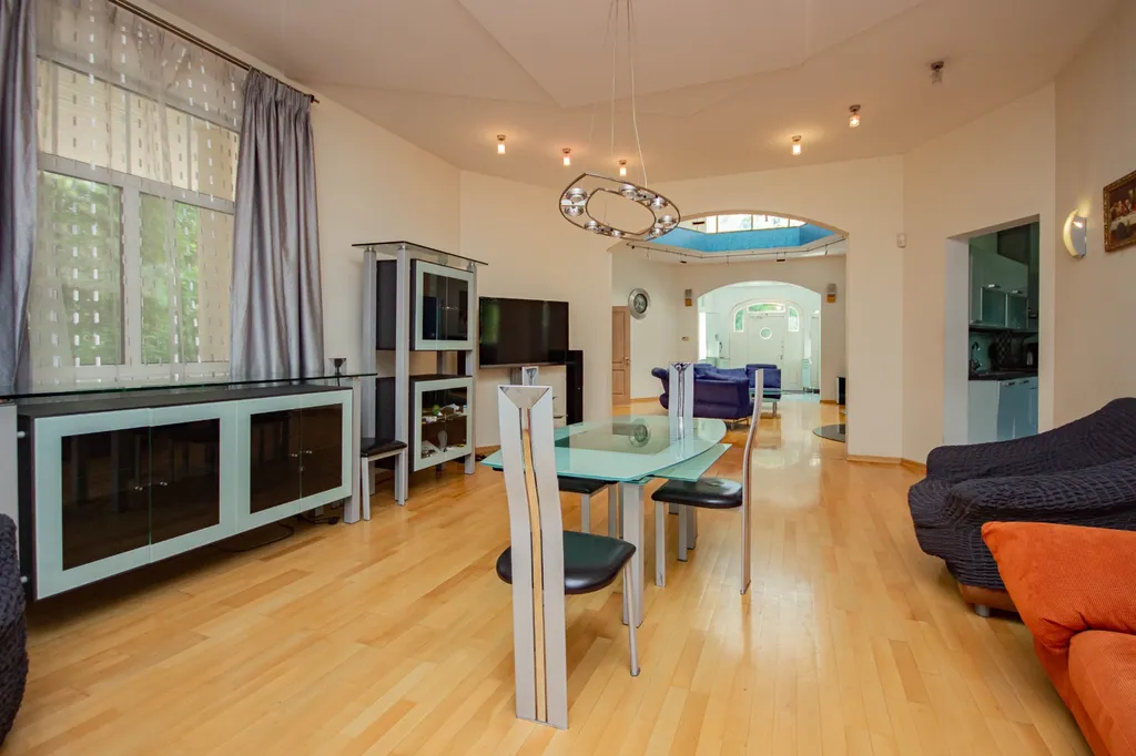 10-комнатный Дом