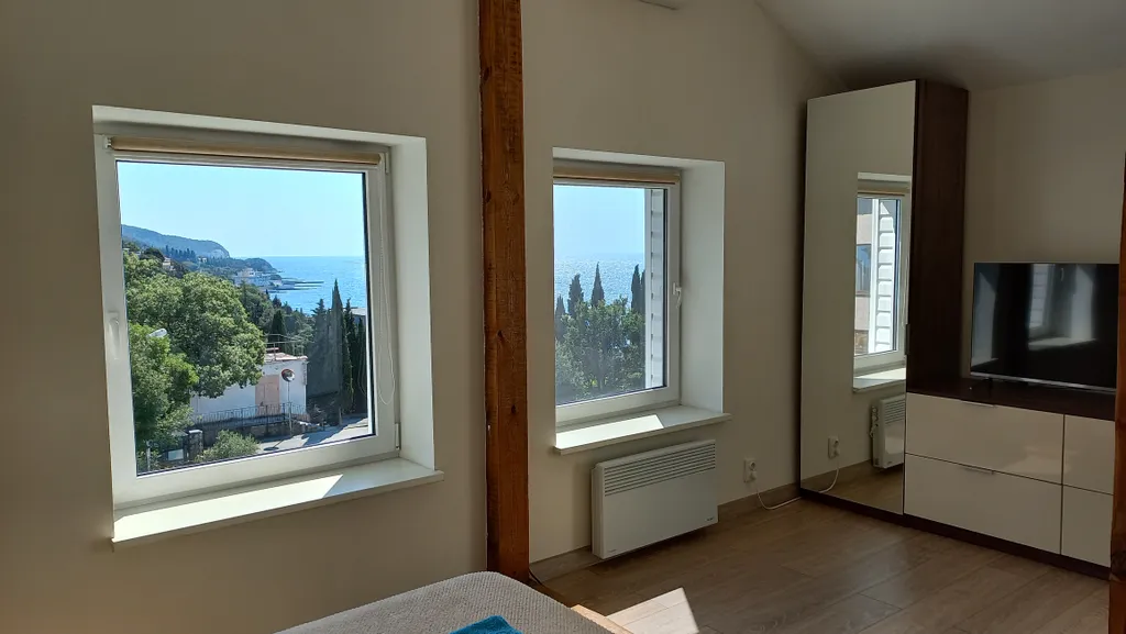 Трёхкомнатная квартира с панорамным видом на море и горы