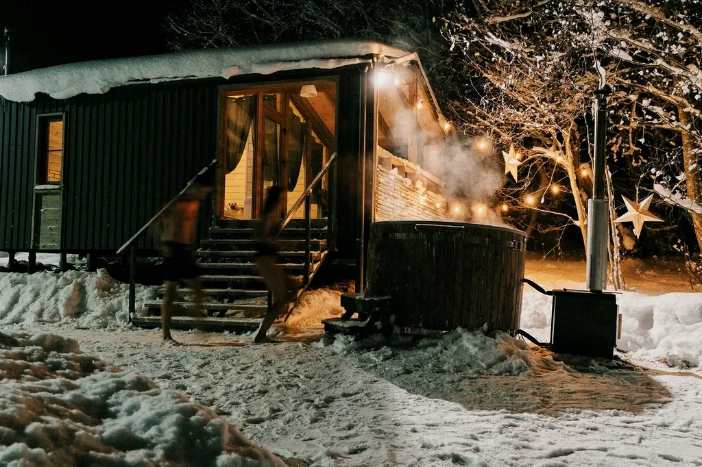 Коттедж с камином и большой террасой