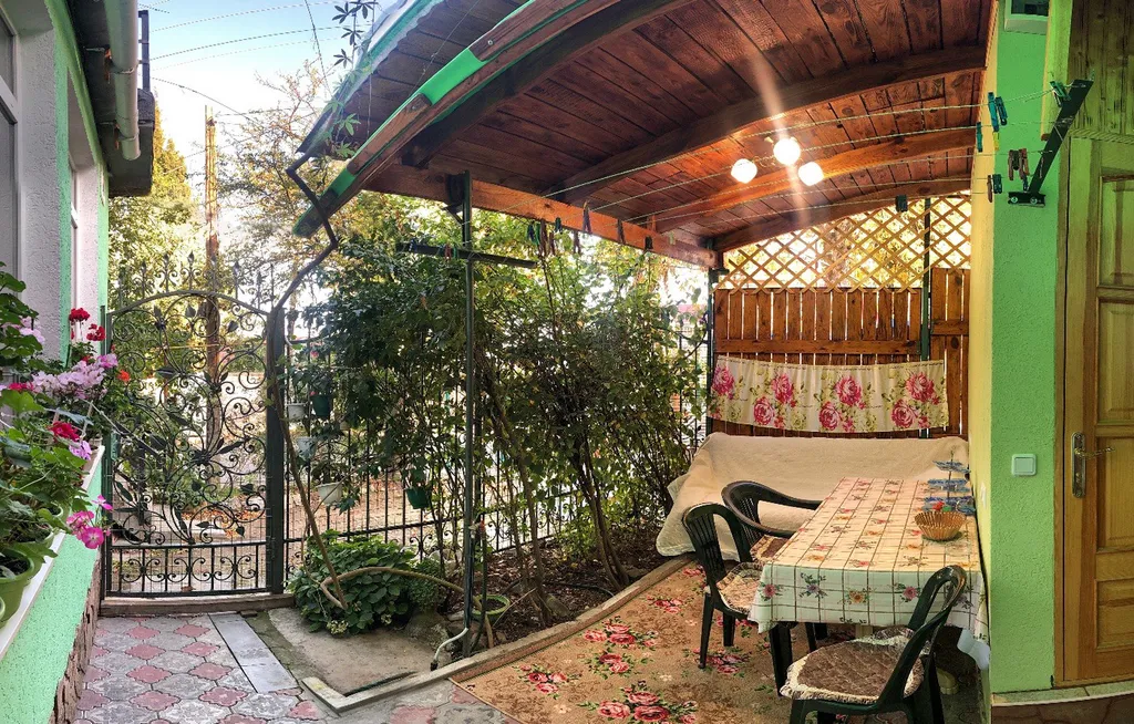 Зеленый дворик в центре города