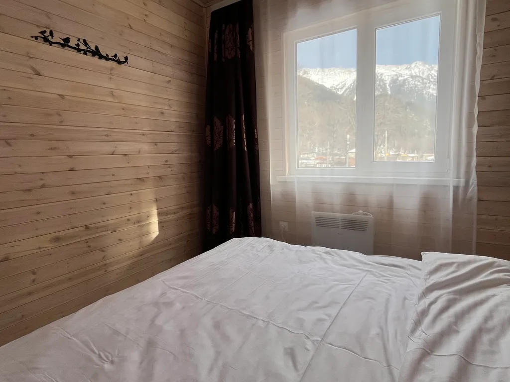 Коттедж с видом на горы 2