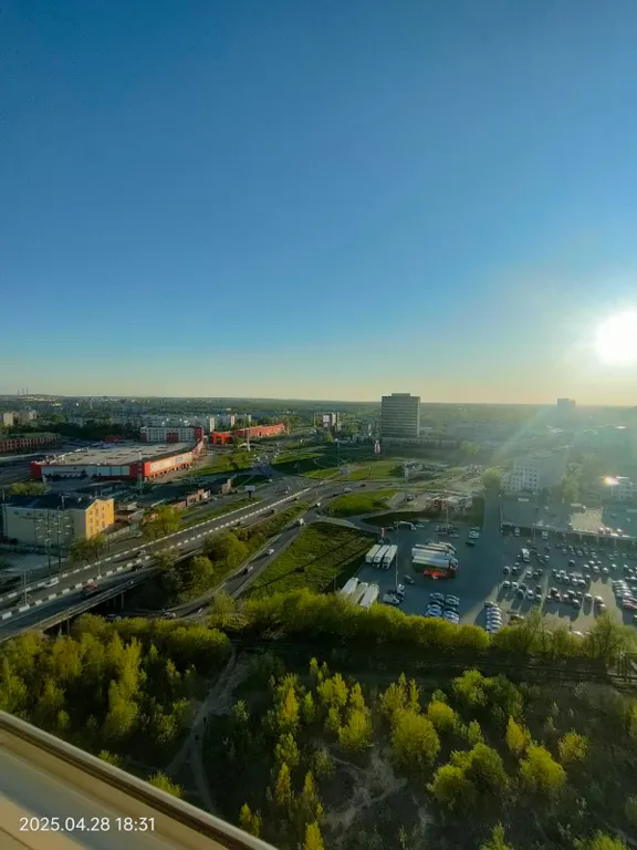 Уютная двухкомнатная квартира с видом на город и реку с 25 этажа