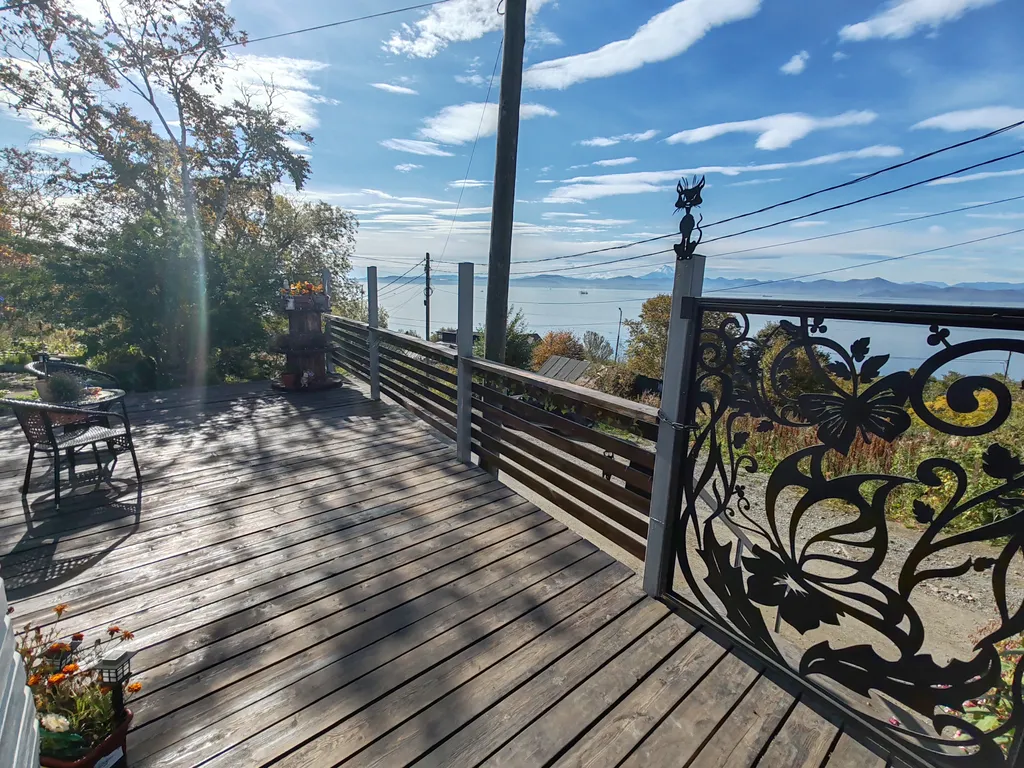 Домик с видом на море