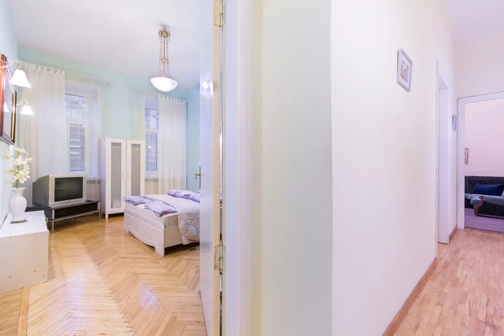 Ryss' 3BR Apt on Nevsky