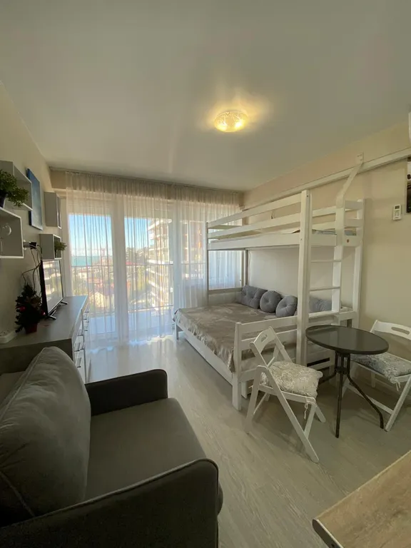 Студия на берегу моря