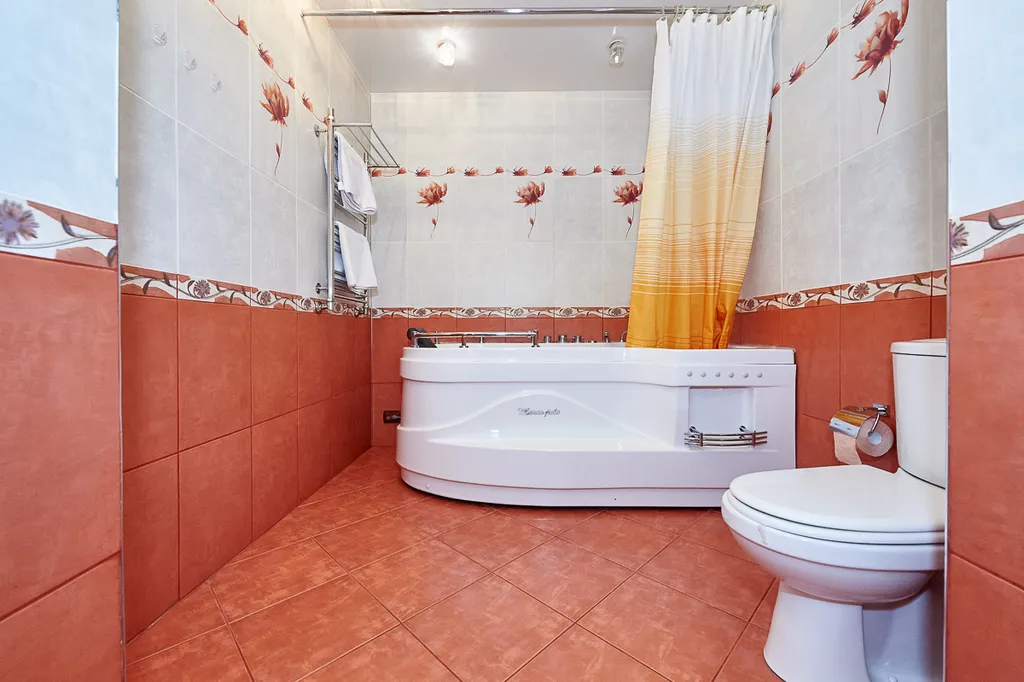 Большая теплая квартира с джакузи и видом на лес и детскую площадку