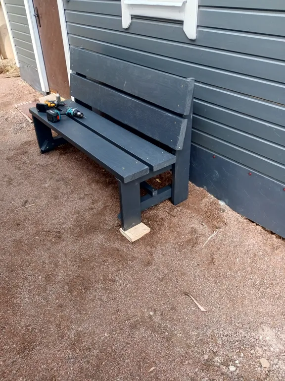 Дом рядом с озером