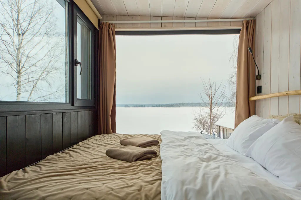 Коттедж Домик на 2 с панорамным окном прямо на берегу озера — аренда посуточно в Петрозаводск