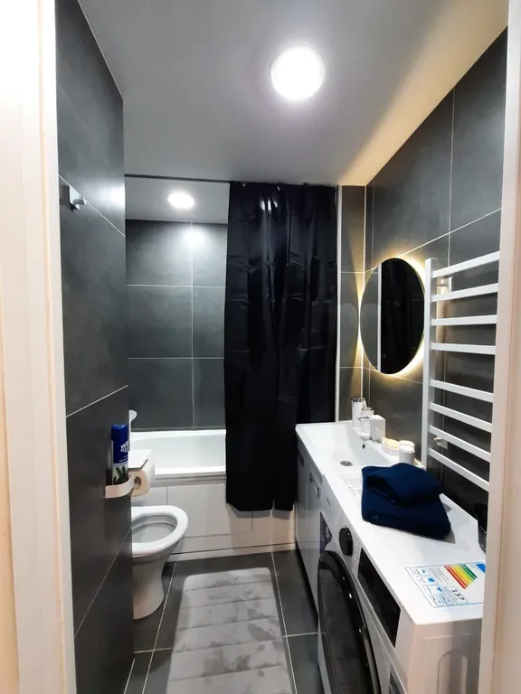 Уютные апартаменты с большой ванной.