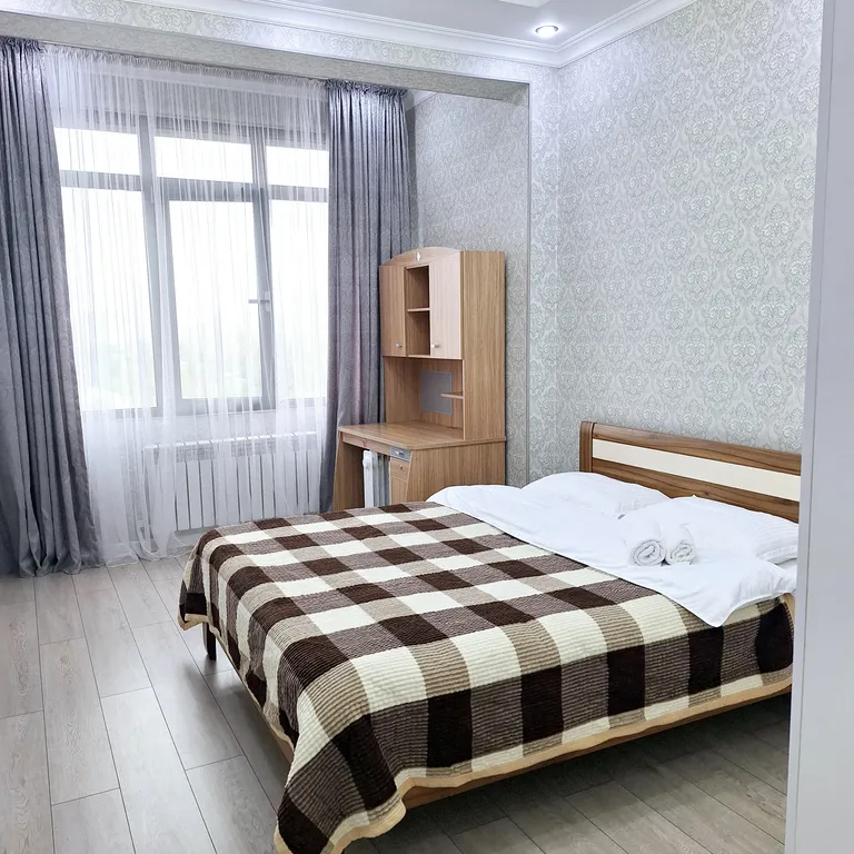 Апартаменты в центре с видом на город и горы