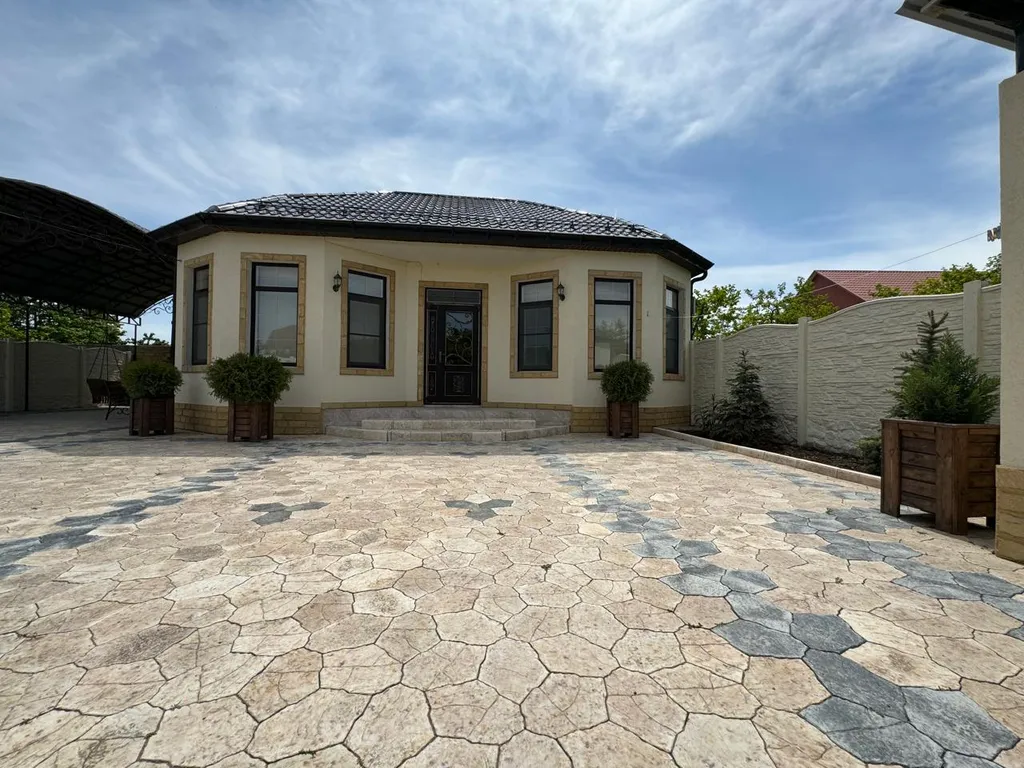 Новая дача, рядом с морем