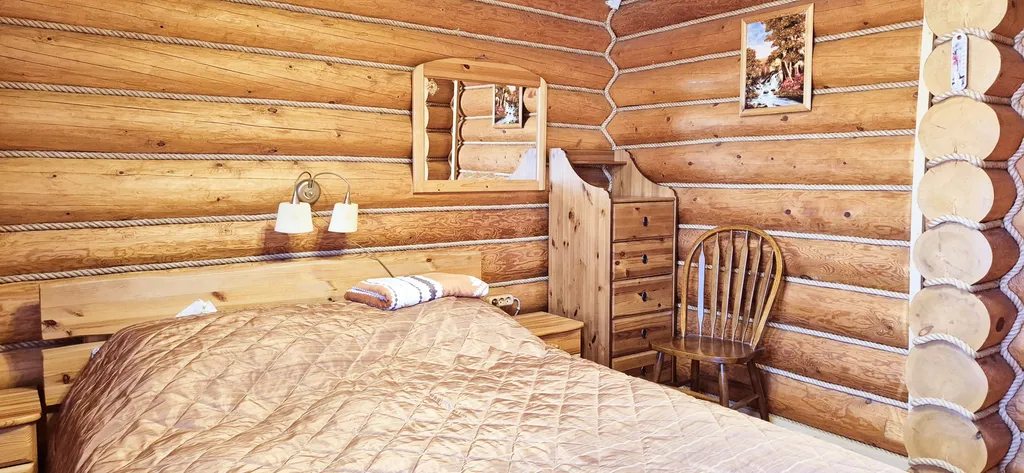 Дом у пруда