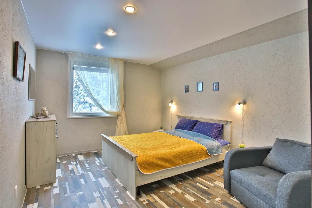 Коттедж Тёплый коттедж с баней на очень большой уединённой территории — Кротово