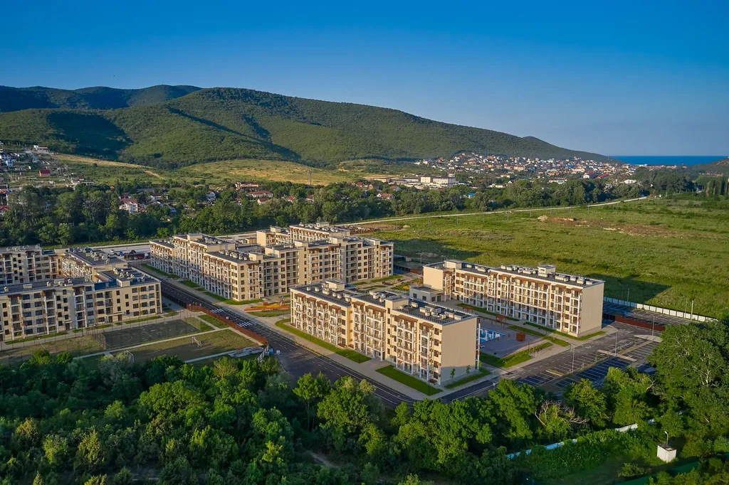 341 Евротри 2 сан. узлами на 6 человек с бассейнами