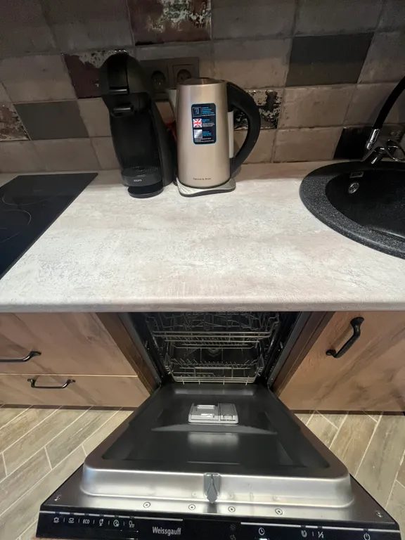 Новая 2-х комнатная квартира с дизайнерским ремонтом в стиле лофт