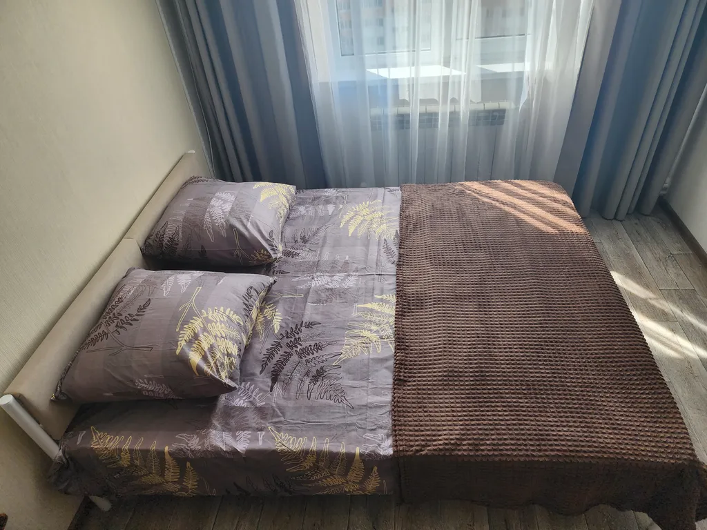 Уютная однокомнатная квартира с видом на озеро рядом с вокзалом