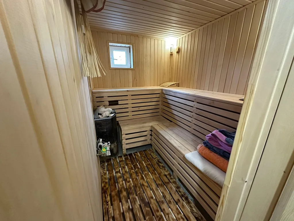 Домик у моря и озера