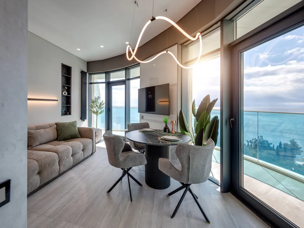 Видовые апартаменты с балконом