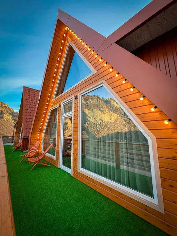 Уютные домики a-frame в горах