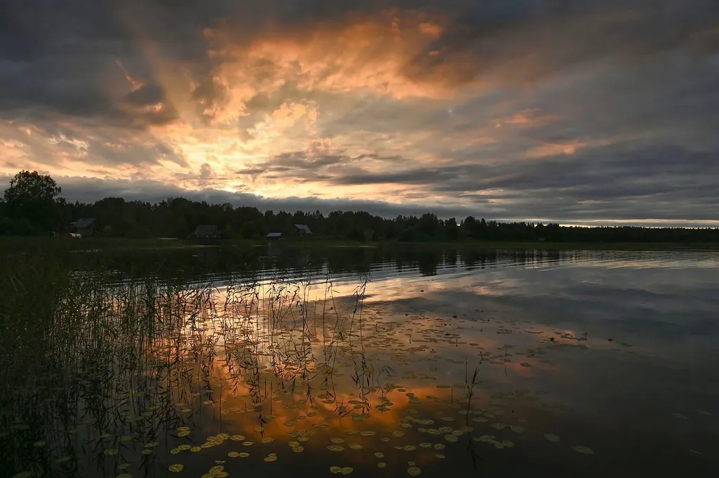Дом на берегу озера Селигер