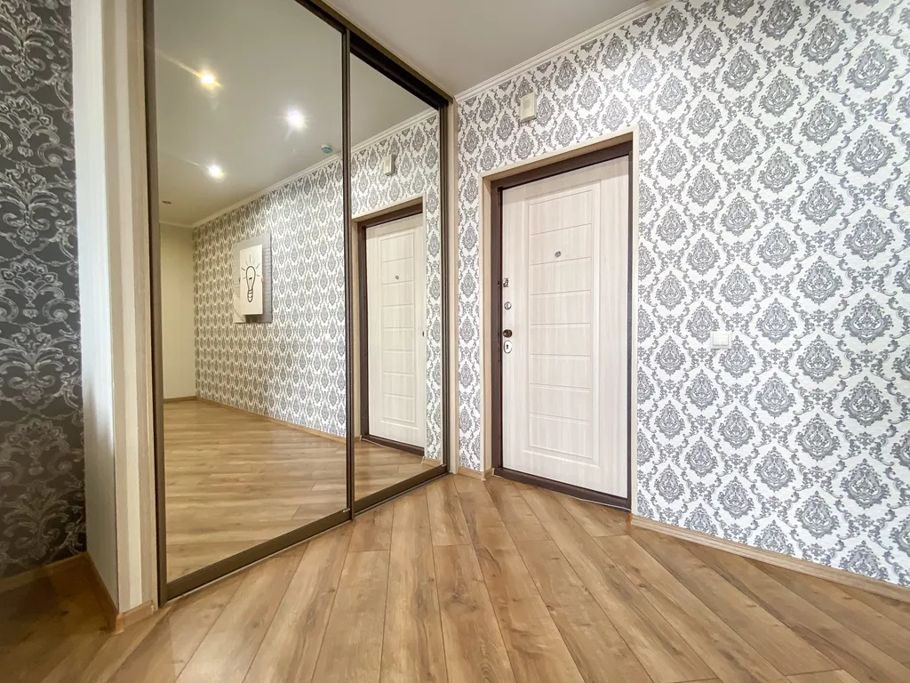 Двушка с камином и видом на реку у ТЦ Аквамолл