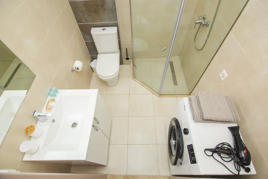 White sails apart hotel