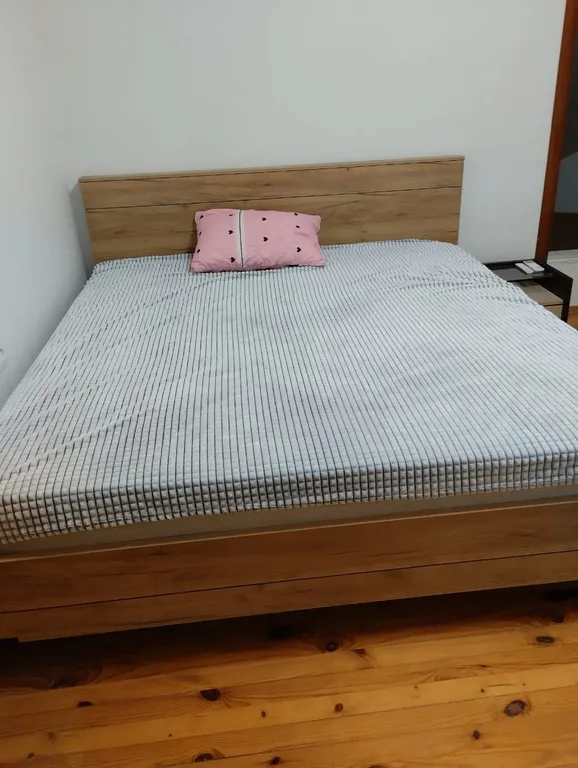 Большой двухэтажный дом в черте города и недалеко от моря