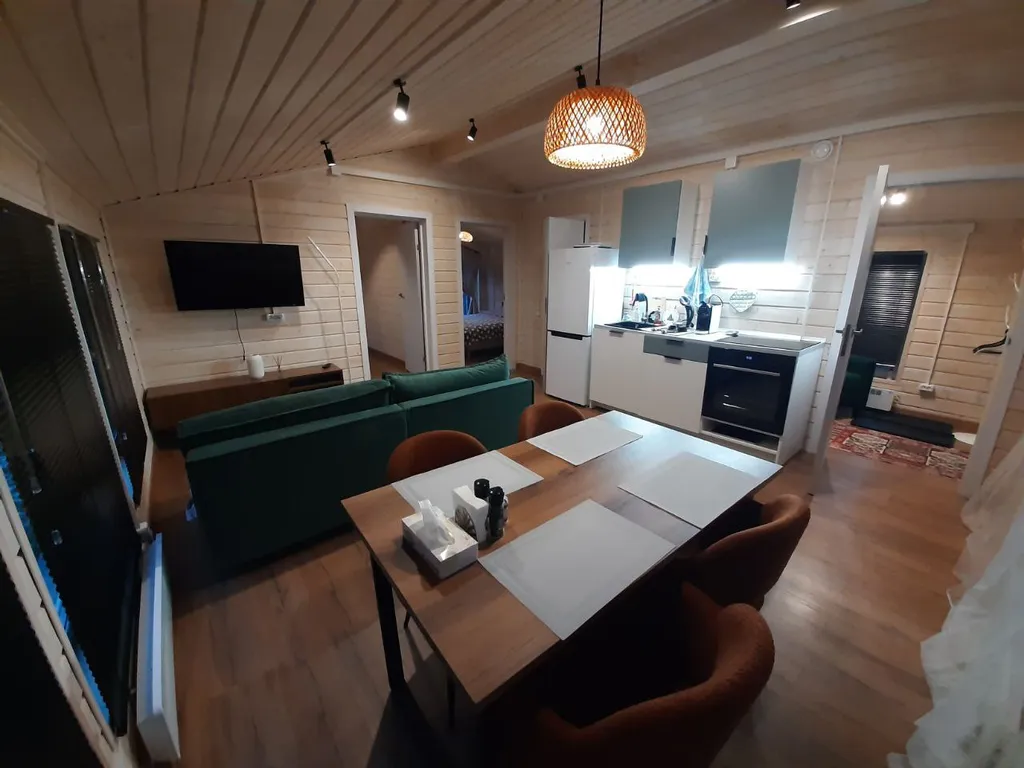 Дом в  соснах.